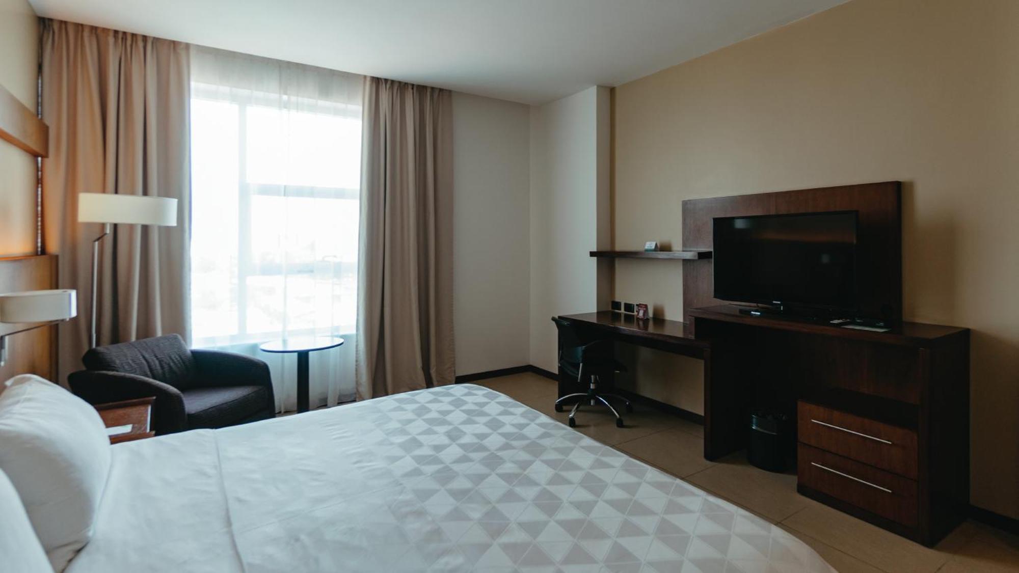 Holiday Inn Guayaquil Airport By Ihg Exterior photo A room at the hotel