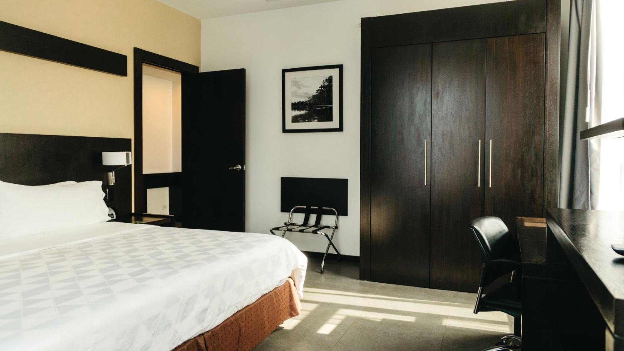 Holiday Inn Guayaquil Airport By Ihg Exterior photo A room at the hotel