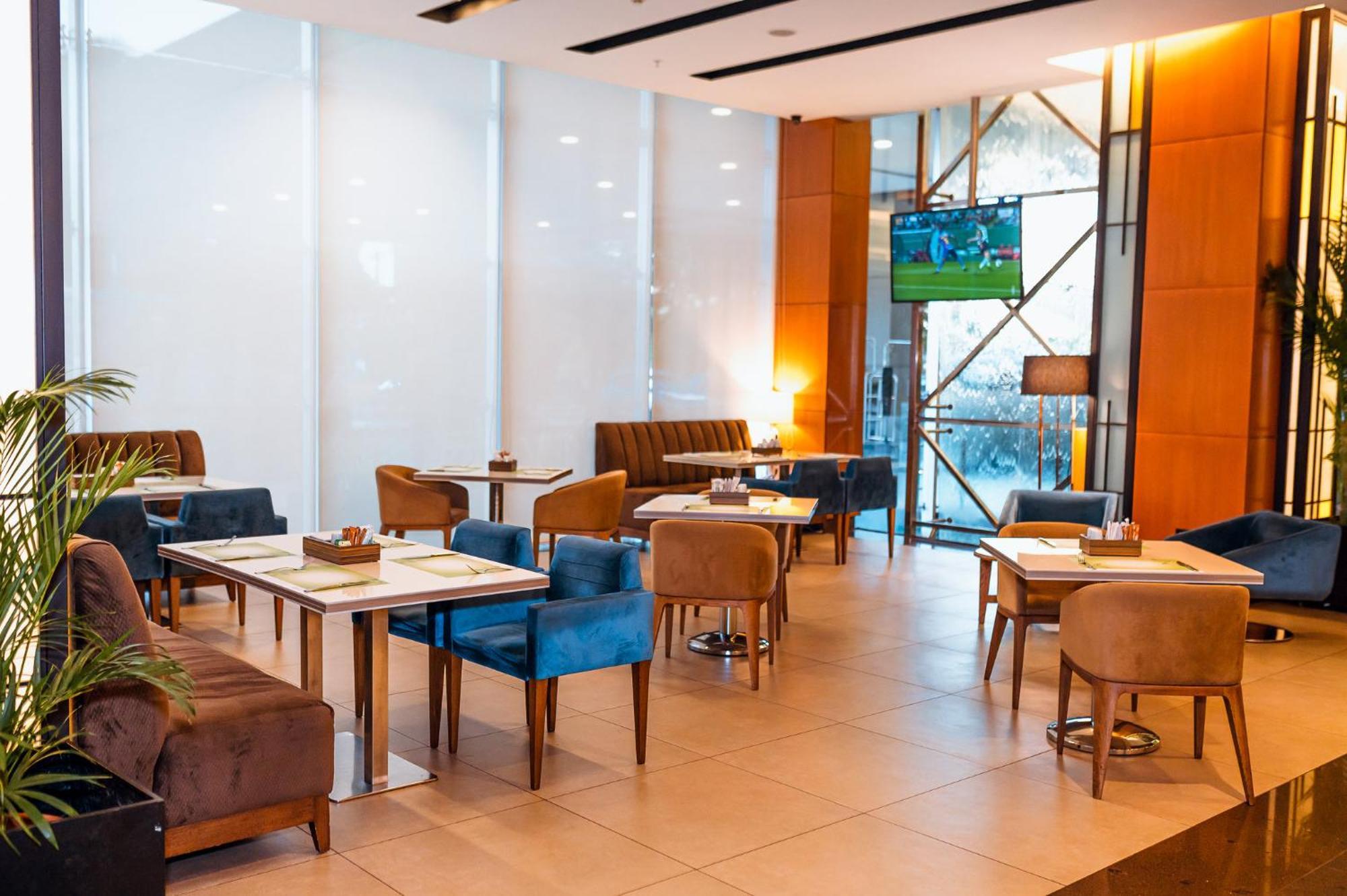 Holiday Inn Guayaquil Airport By Ihg Exterior photo The lounge at the airport