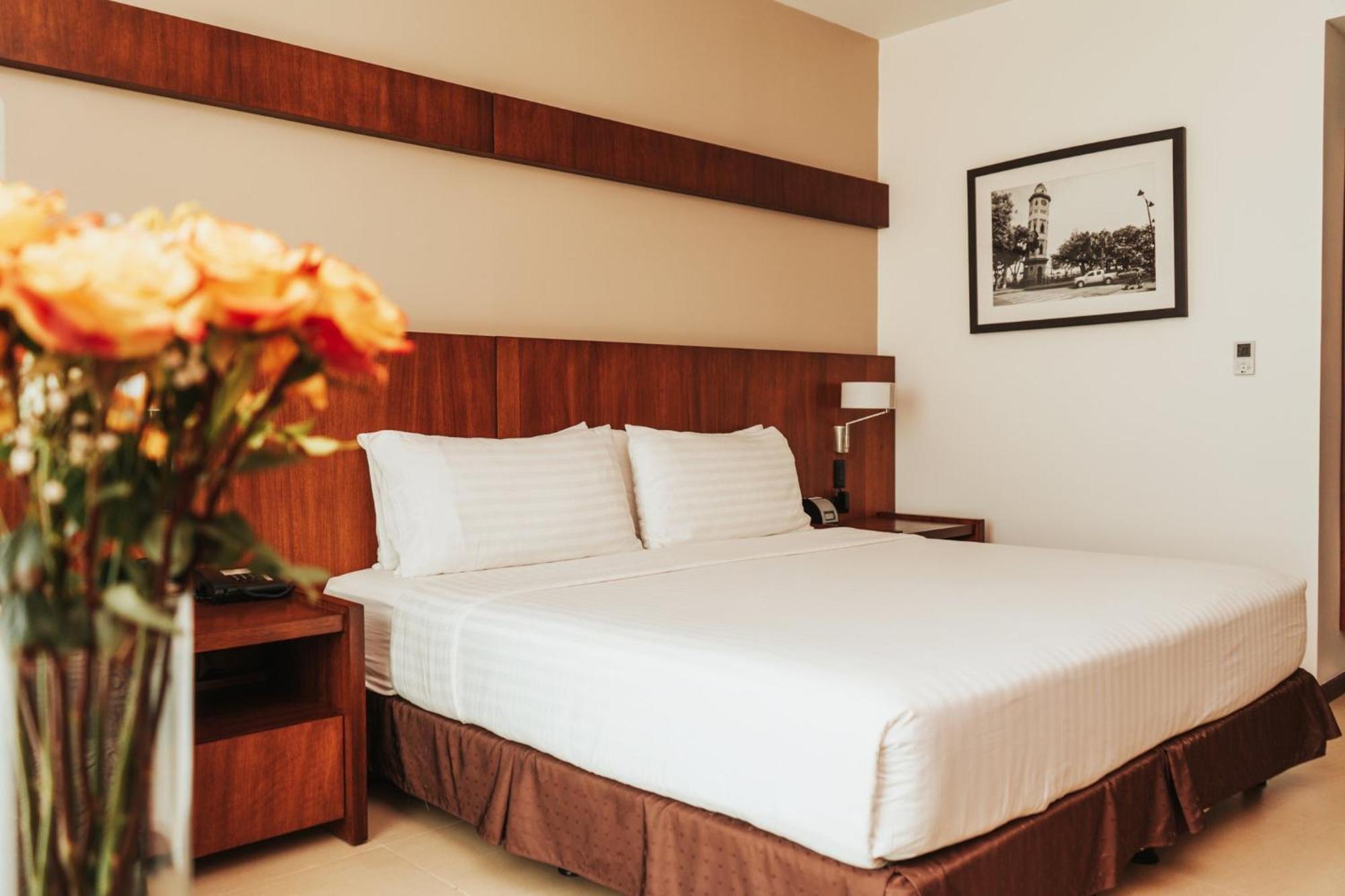 Holiday Inn Guayaquil Airport By Ihg Exterior photo A bedroom at the hotel